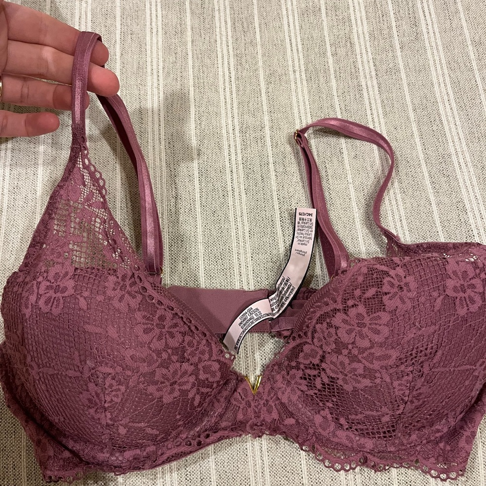 Elegant Lace Underwire Bra in Mauve